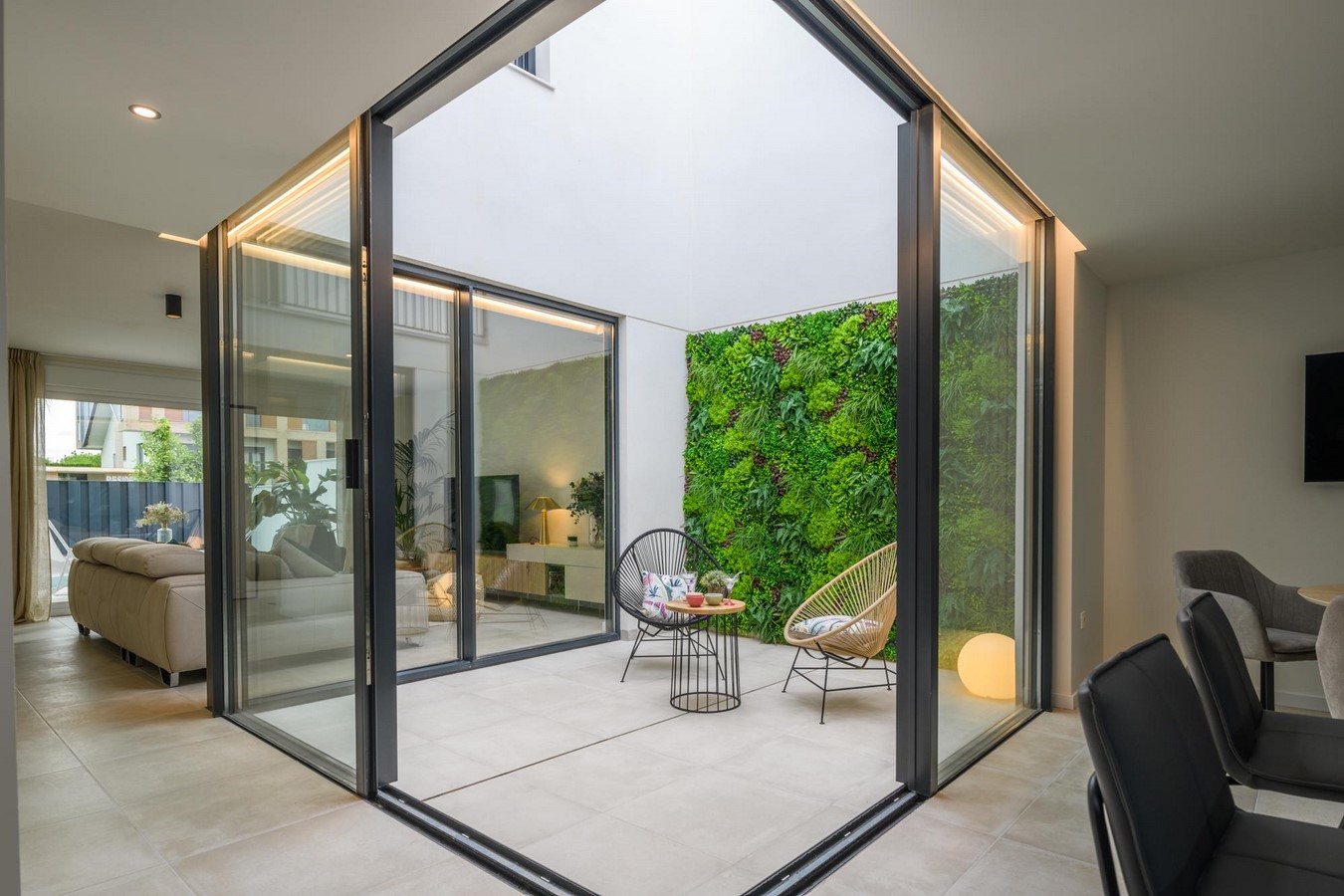 Vivienda con patio interior y espacios abiertos en Guadalupe, Murcia